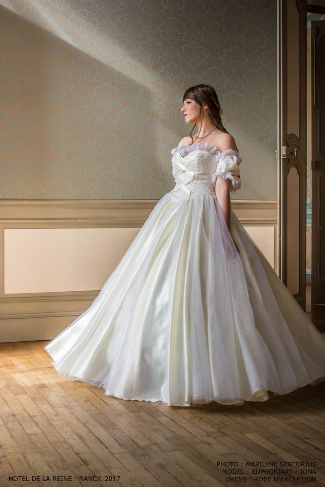 Sissi wedding dress in white and ivory