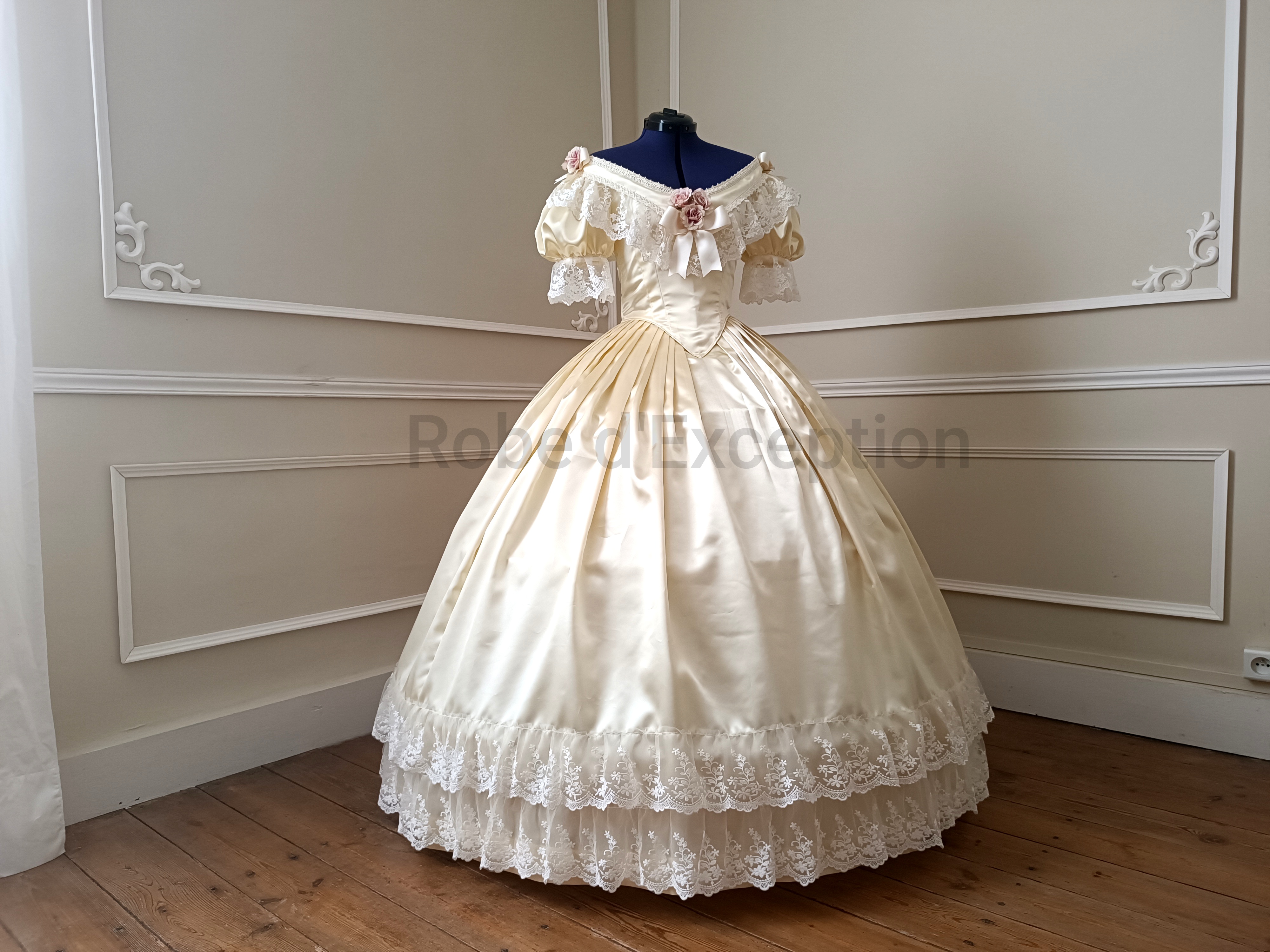 Dress of the 1850s in satin luxury