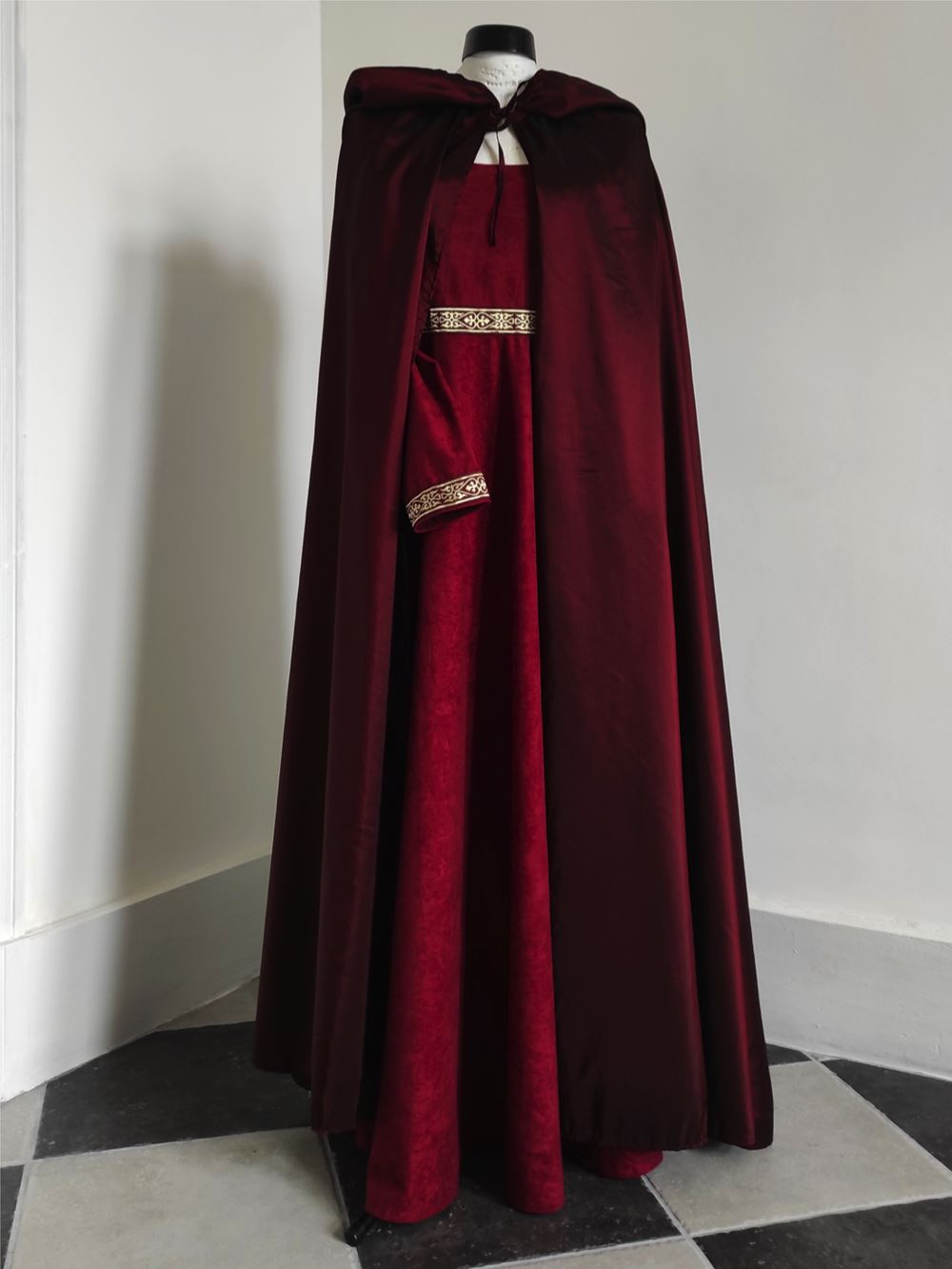 Medieval dress and cape burgundy Medieval dress and cape burgundy